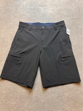 IZOD Men's NWT Golf shorts W30 x 9.5 Black Flat Front [718]